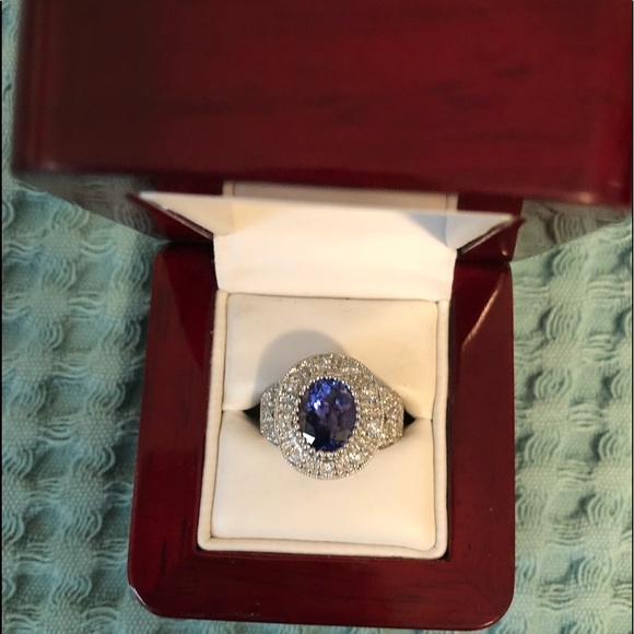 Dazzling 18kt WG Tanzanite Diamond Ring - Picture 2 of 8